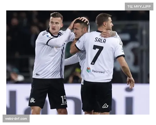 绝杀被吹！斯佩齐亚前锋进球后VAR判定其手球在先，激动落泪